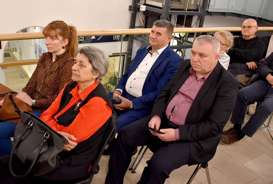 POŽEŽANIMA PREDSTAVLJENA KNJIGA VESNE VLAŠIĆ: ʼPožega od tragova satkanaʼ