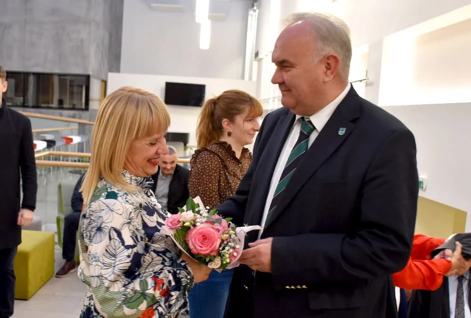 POŽEŽANIMA PREDSTAVLJENA KNJIGA VESNE VLAŠIĆ: ʼPožega od tragova satkanaʼ