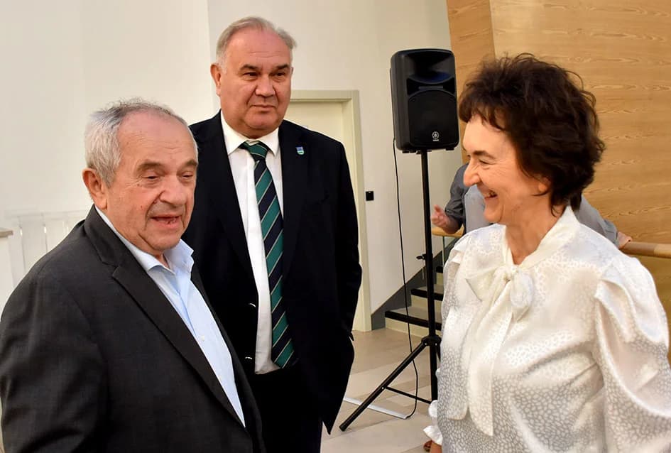 POŽEŽANIMA PREDSTAVLJENA KNJIGA VESNE VLAŠIĆ: ʼPožega od tragova satkanaʼ