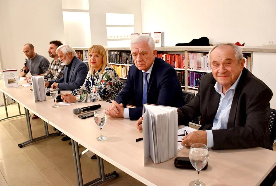 POŽEŽANIMA PREDSTAVLJENA KNJIGA VESNE VLAŠIĆ: ʼPožega od tragova satkanaʼ