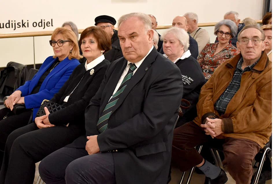 POŽEŽANIMA PREDSTAVLJENA KNJIGA VESNE VLAŠIĆ: ʼPožega od tragova satkanaʼ