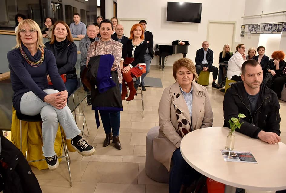 POŽEŽANIMA PREDSTAVLJENA KNJIGA VESNE VLAŠIĆ: ʼPožega od tragova satkanaʼ