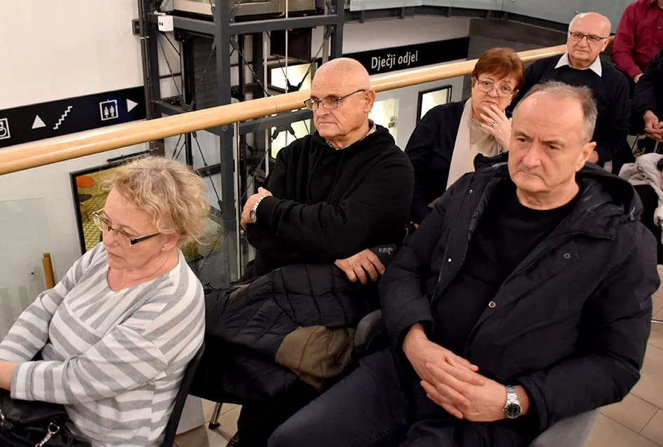 POŽEŽANIMA PREDSTAVLJENA KNJIGA VESNE VLAŠIĆ: ʼPožega od tragova satkanaʼ