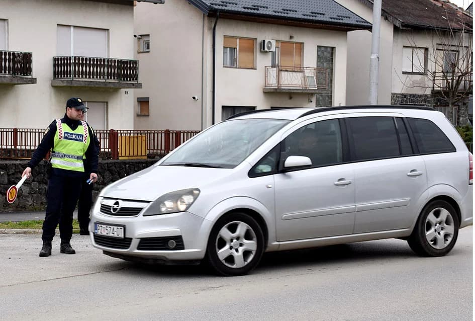 [FOTO-VIDEO] Akcija policije usmjerena na korištenje pojasa u vozilu