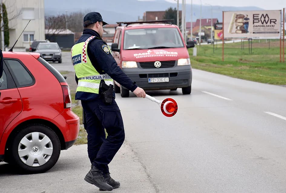 [FOTO-VIDEO] Akcija policije usmjerena na korištenje pojasa u vozilu