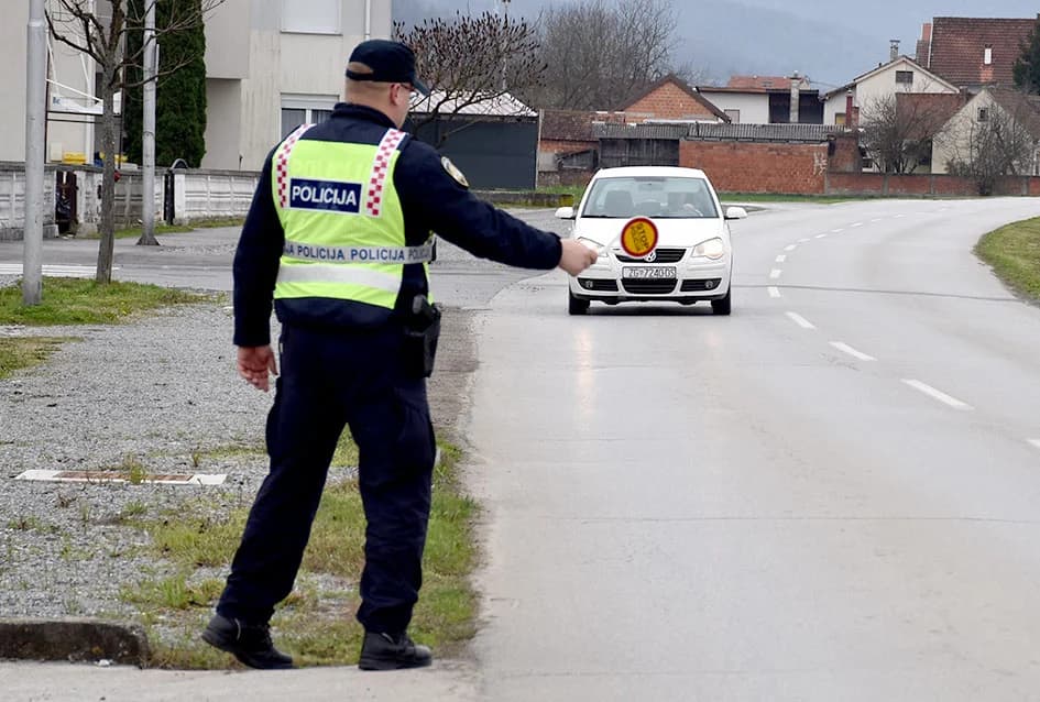 [FOTO-VIDEO] Akcija policije usmjerena na korištenje pojasa u vozilu