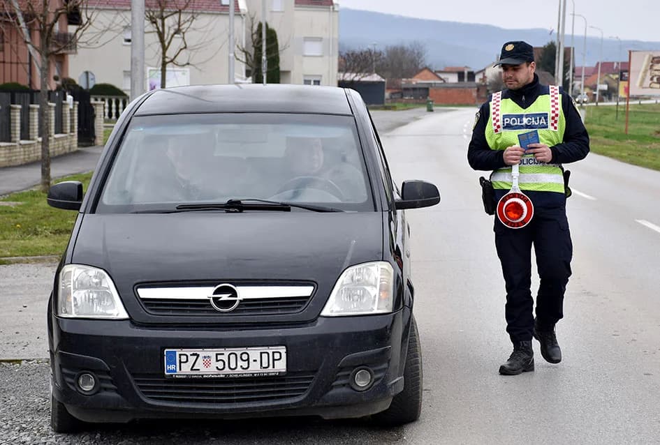 [FOTO-VIDEO] Akcija policije usmjerena na korištenje pojasa u vozilu