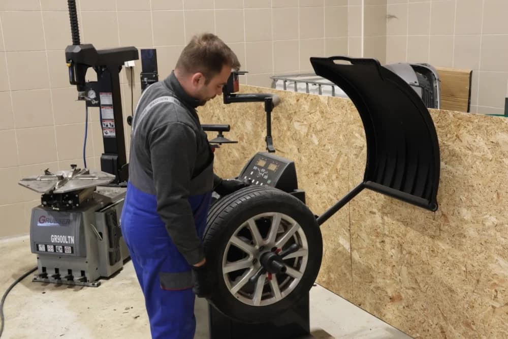 NOVOST ZA VLASNIKE VOZILA: Autoservis Tiho uz suvremenu opremu održava sve marke automobila i kombija bez dugih čekanja