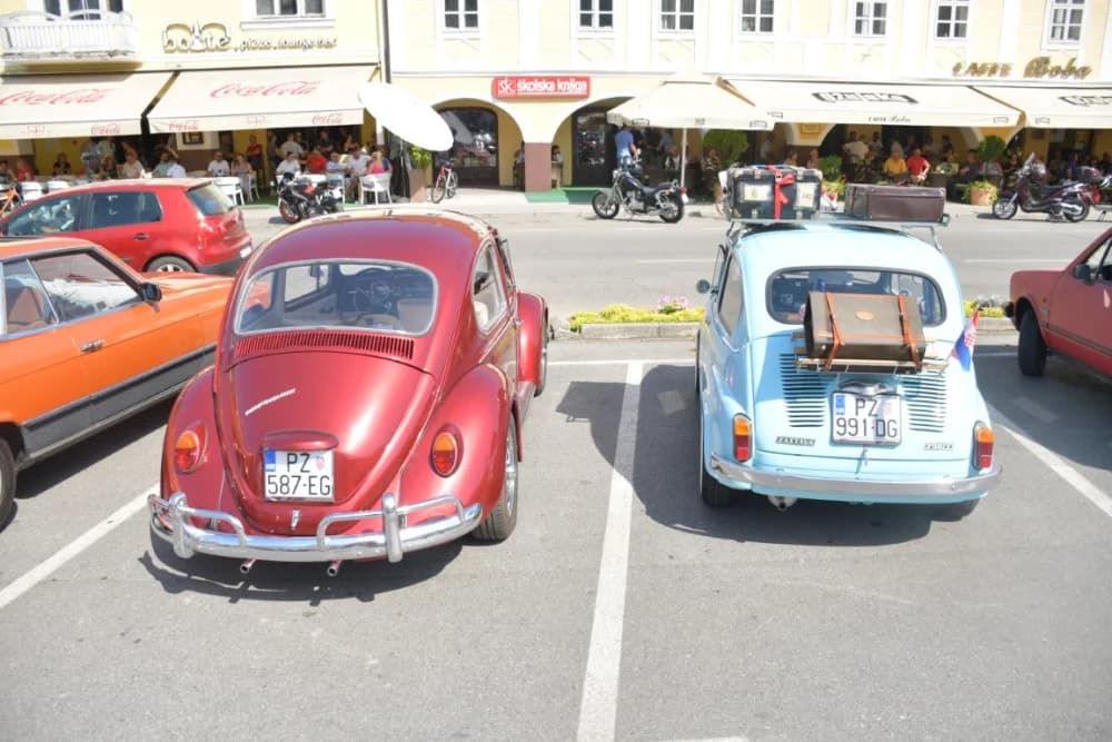 Karavana oldtimer vozila boravila u Požegi /FOTO/