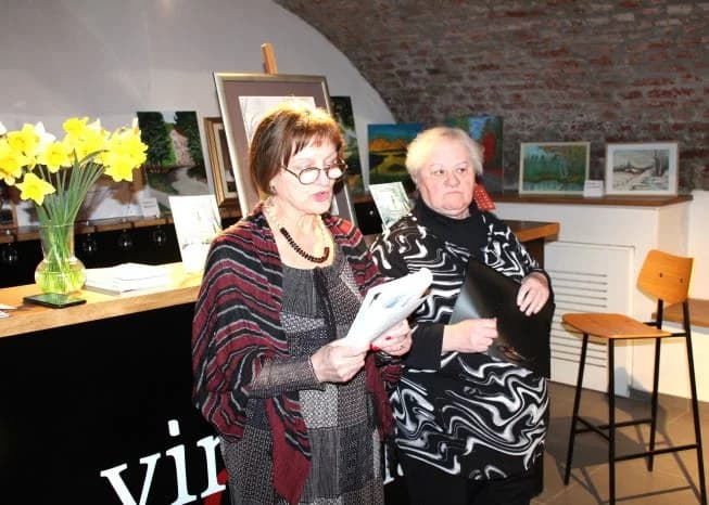 PEIĆEVCI U STIHOVIMA I BOJAMA  U Požeškoj kući održana pjesnička večer uz izložbu likovnih radova