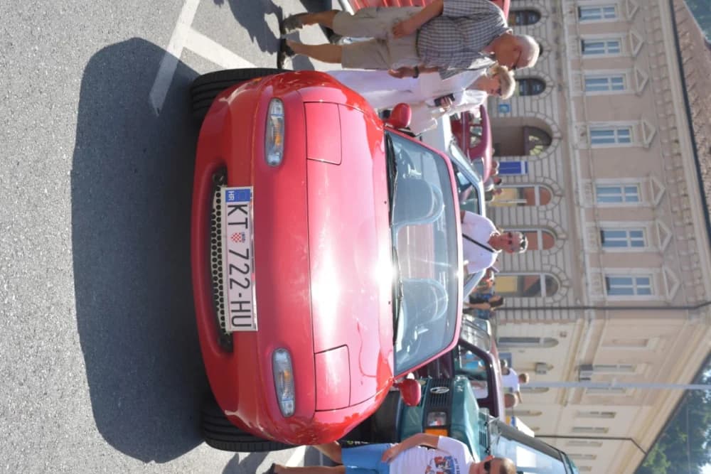 Karavana oldtimer vozila boravila u Požegi /FOTO/