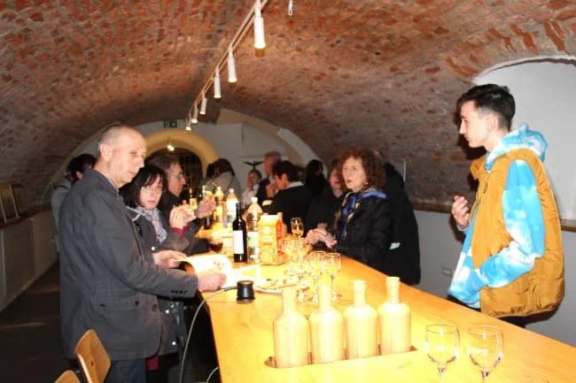 PEIĆEVCI U STIHOVIMA I BOJAMA  U Požeškoj kući održana pjesnička večer uz izložbu likovnih radova
