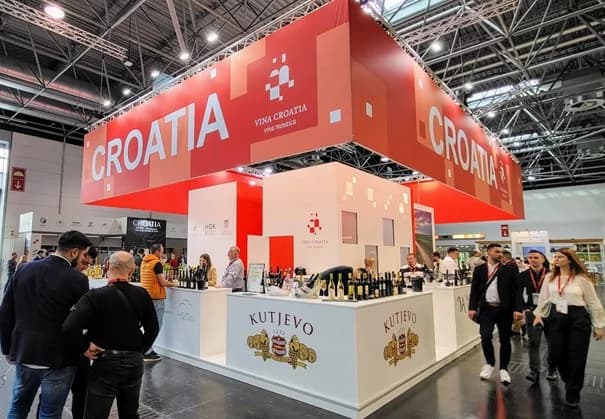 NAŠI VINARI U EUROPI:  Vinarija Kutjevo predstavila u Dusseldorfu dva nova vina, a još su izlagali Krauthaker i Galić, te Destilerija Šimić