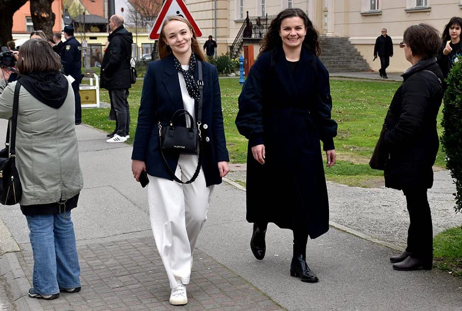 (VIDEO-FOTO) Povijesne postrojbe u drevnim odorama krasile požeške ulice i Katedralni trg