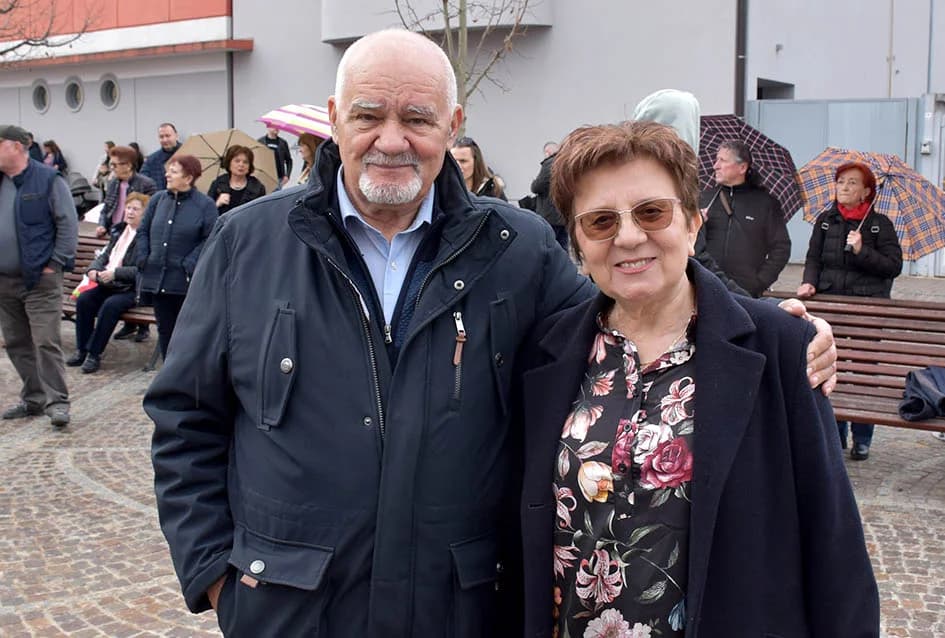 (VIDEO-FOTO) Povijesne postrojbe u drevnim odorama krasile požeške ulice i Katedralni trg