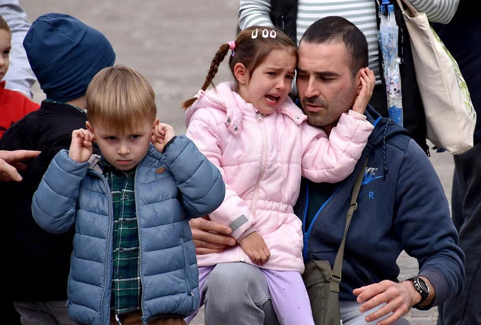 (VIDEO-FOTO) Povijesne postrojbe u drevnim odorama krasile požeške ulice i Katedralni trg