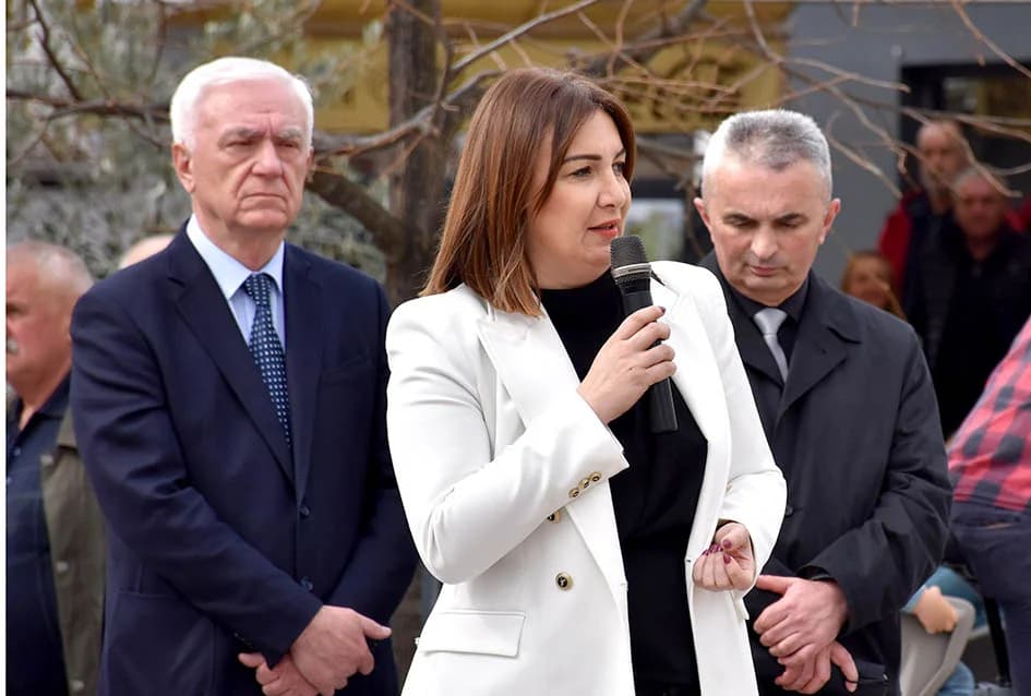 (VIDEO-FOTO) Povijesne postrojbe u drevnim odorama krasile požeške ulice i Katedralni trg