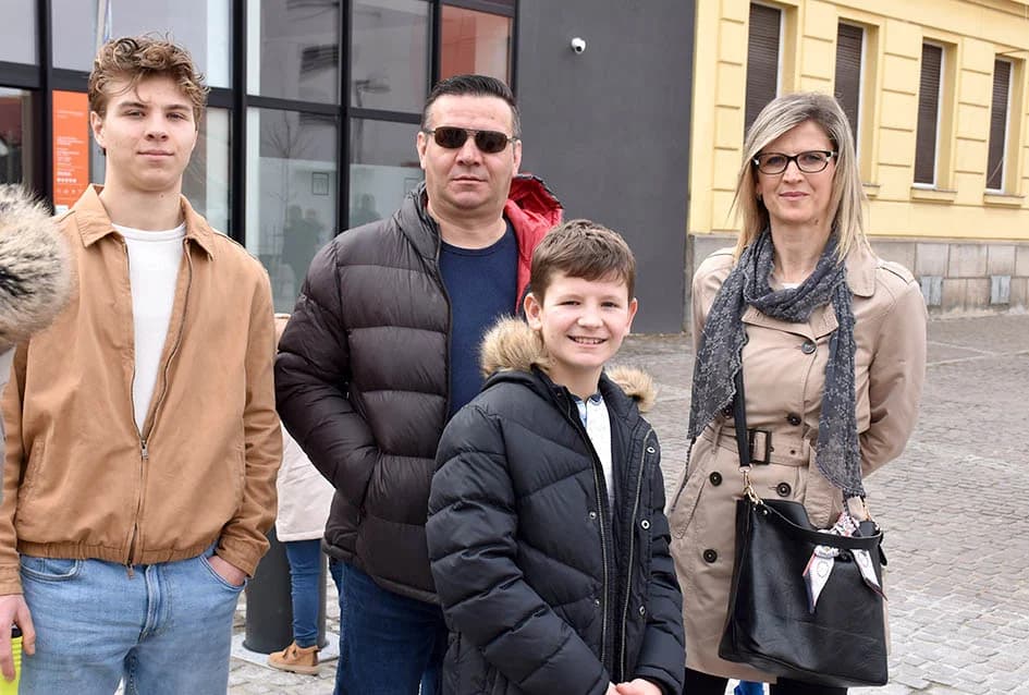 (VIDEO-FOTO) Povijesne postrojbe u drevnim odorama krasile požeške ulice i Katedralni trg