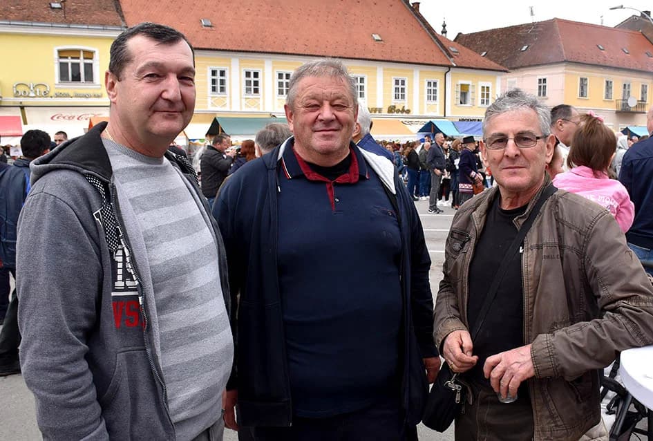 (FOTO) Brojni Požežani i njihovi gosti posjetili Grgurevski sajam na središnjem požeškom Trgu sv. Trojstva