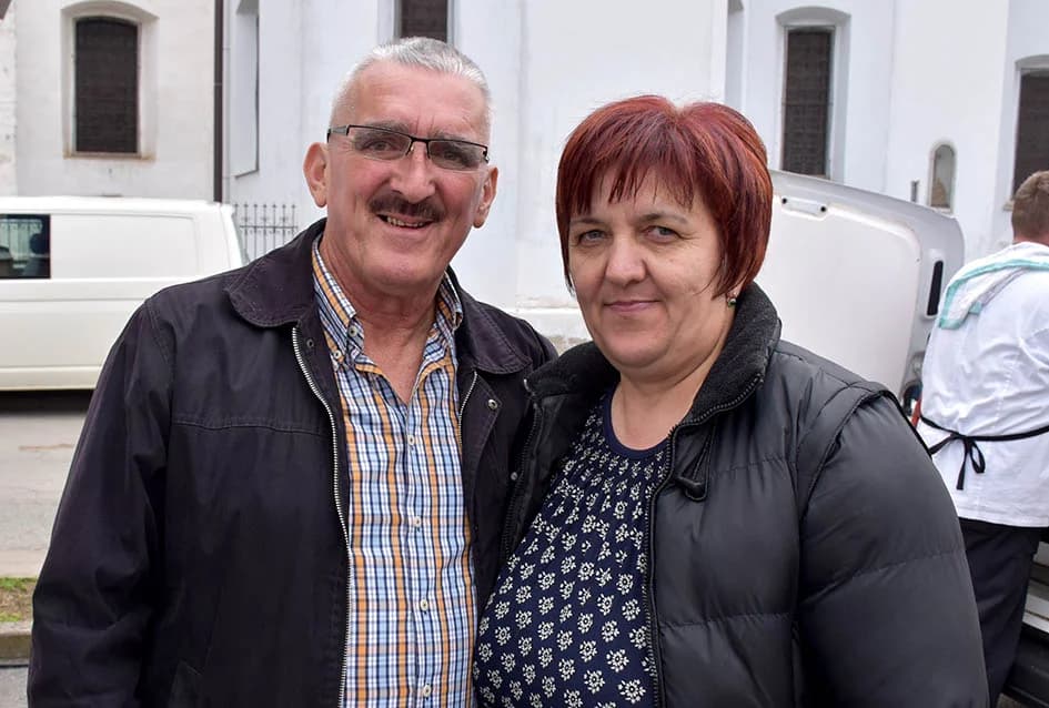 (FOTO) Brojni Požežani i njihovi gosti posjetili Grgurevski sajam na središnjem požeškom Trgu sv. Trojstva