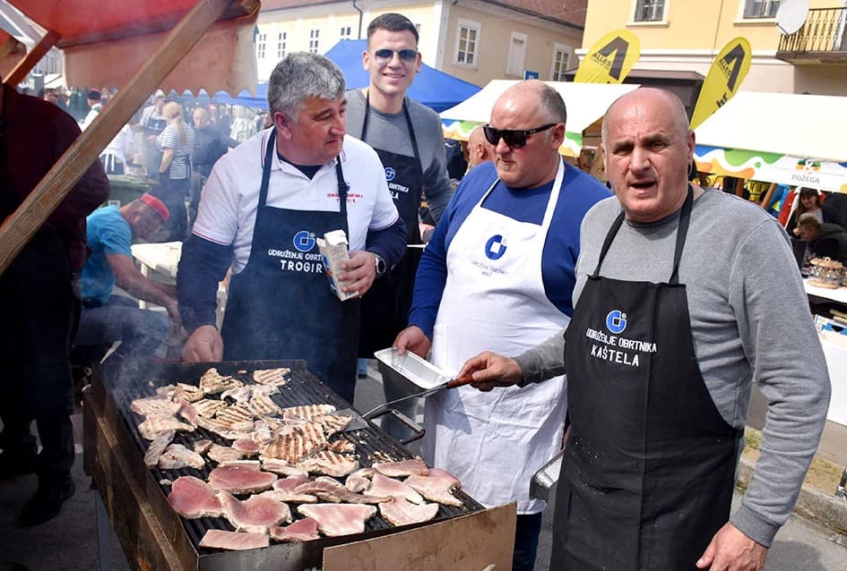 Mirisi slasnih delicija iz Dalmacije, Like, Istre, Primorja, Središnje Hrvatske i Slavonije ʼokupiraliʼ središte Požege