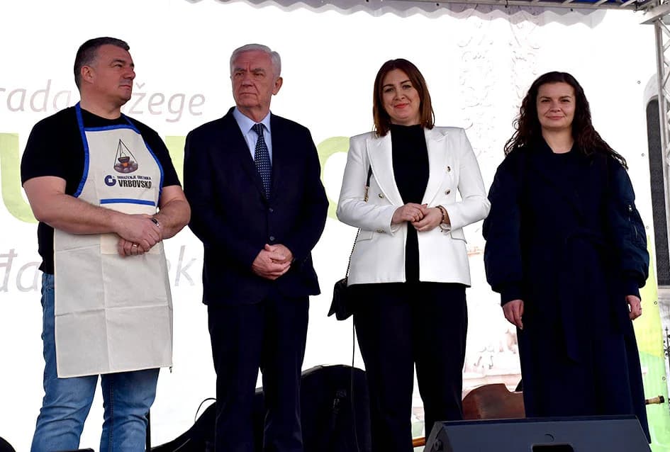 Mirisi slasnih delicija iz Dalmacije, Like, Istre, Primorja, Središnje Hrvatske i Slavonije ʼokupiraliʼ središte Požege