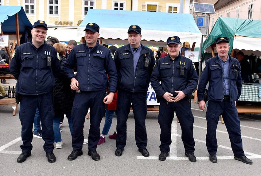 Mirisi slasnih delicija iz Dalmacije, Like, Istre, Primorja, Središnje Hrvatske i Slavonije ʼokupiraliʼ središte Požege