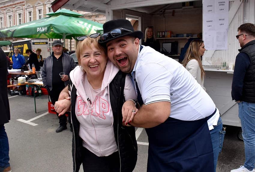 Mirisi slasnih delicija iz Dalmacije, Like, Istre, Primorja, Središnje Hrvatske i Slavonije ʼokupiraliʼ središte Požege