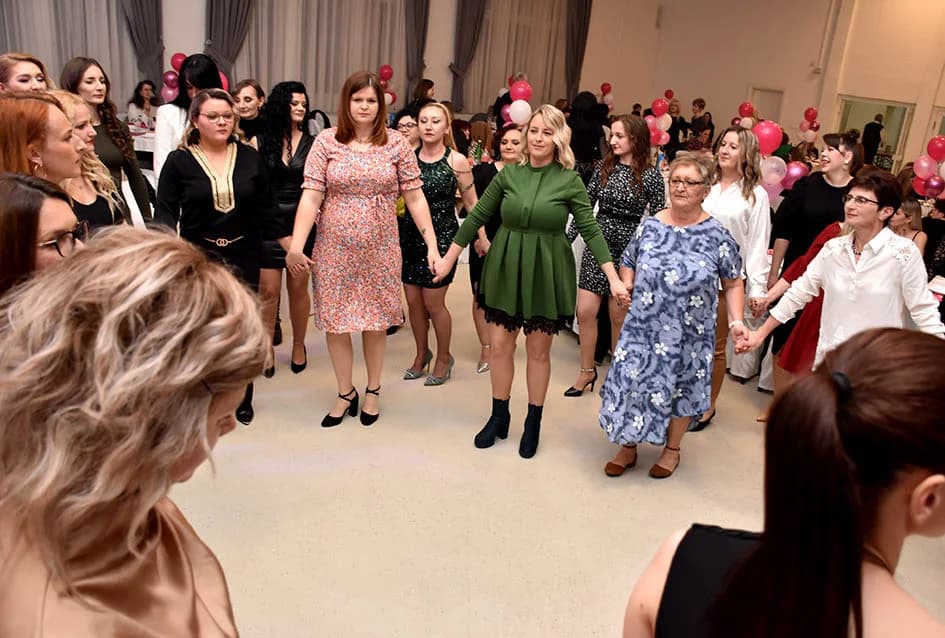 JOŠ SLAVE: Odbojkašice veličkog Papuka slavile Dan žena - u goste im došle kolegice iz Slavonskog Broda