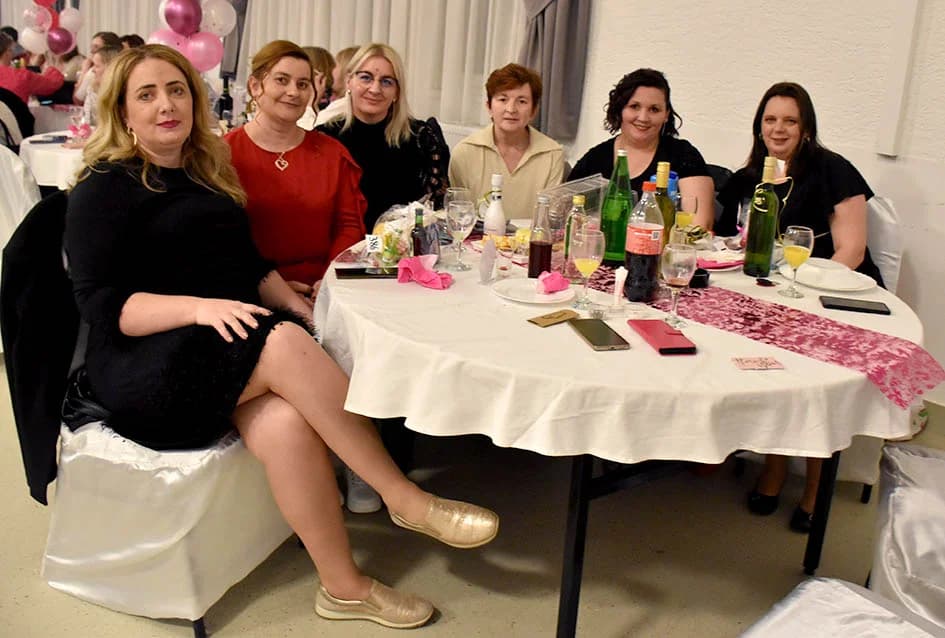 JOŠ SLAVE: Odbojkašice veličkog Papuka slavile Dan žena - u goste im došle kolegice iz Slavonskog Broda