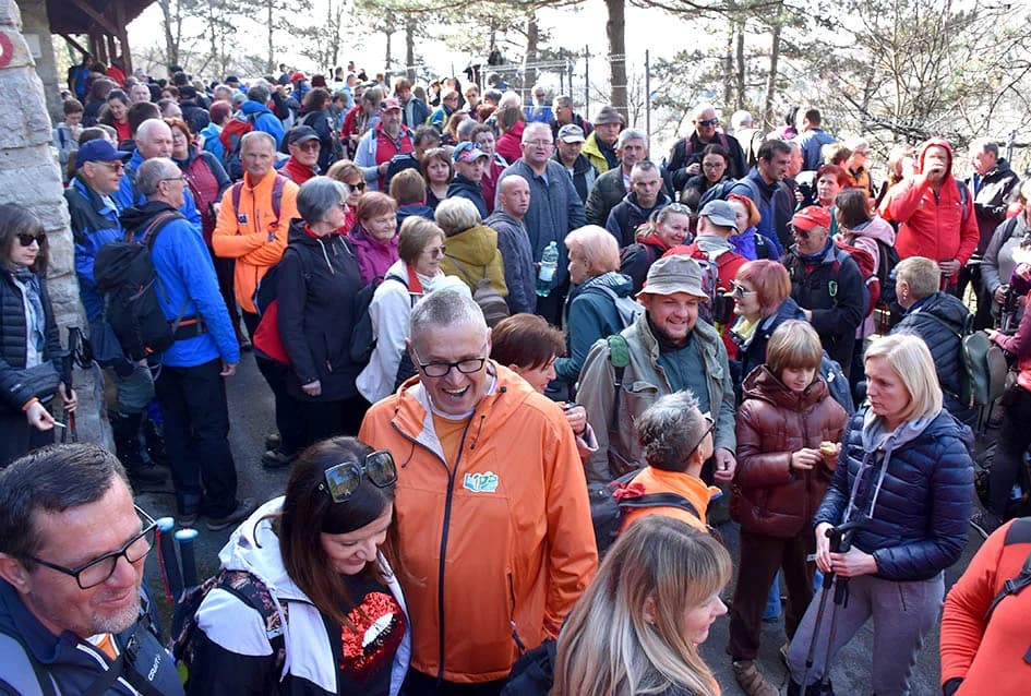 PAPUČKI JAGLACI 2024.: Brojni planinari iz pet država pohodili šest staza slavonske planine