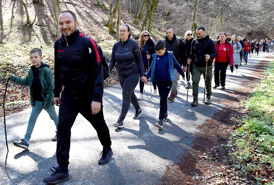 PAPUČKI JAGLACI 2024.: Brojni planinari iz pet država pohodili šest staza slavonske planine