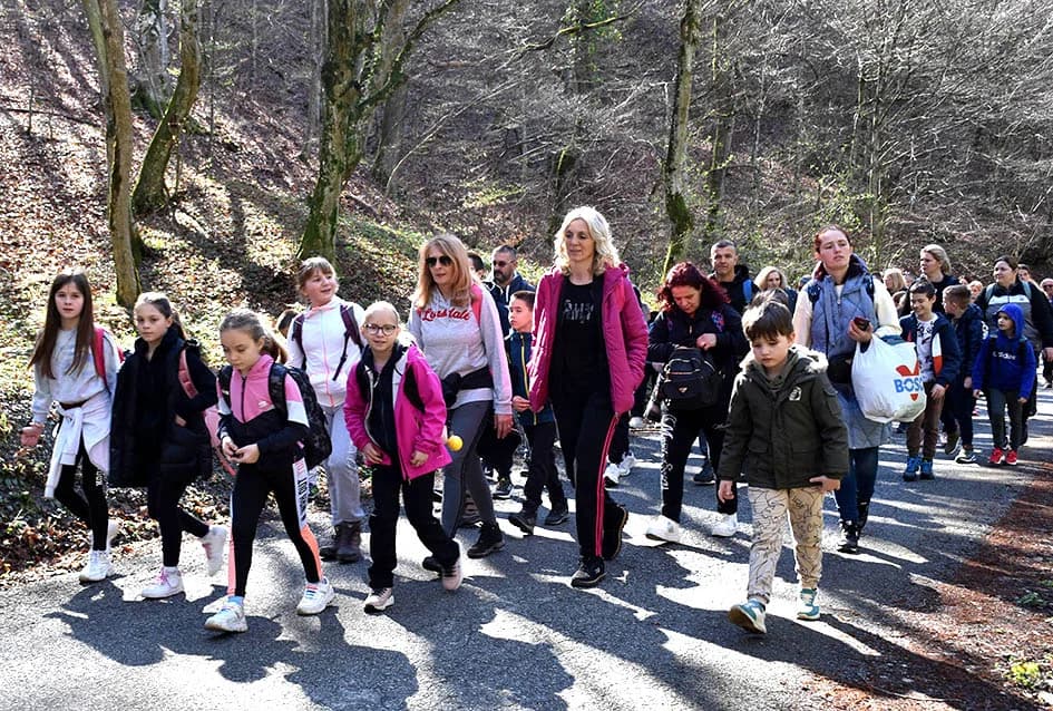 PAPUČKI JAGLACI 2024.: Brojni planinari iz pet država pohodili šest staza slavonske planine