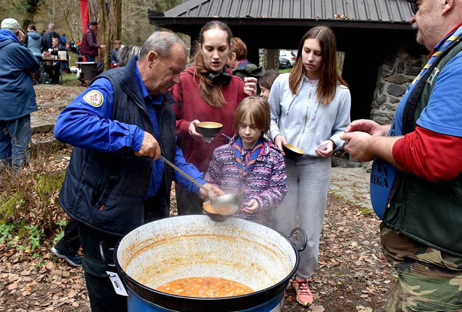 PAPUČKI JAGLACI 2024.: Brojni planinari iz pet država pohodili šest staza slavonske planine