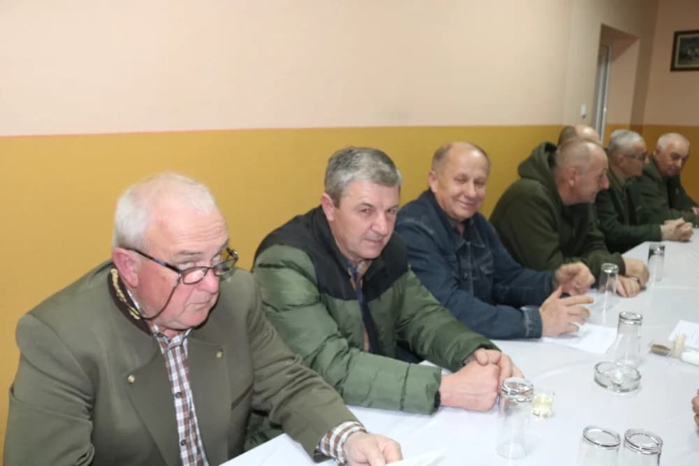 VETOVAČKI LOVCI: Franjo Lukačević, Vlado Svoboda i Jakob Bodolović primili plakete za 50 godina lovačkog staža