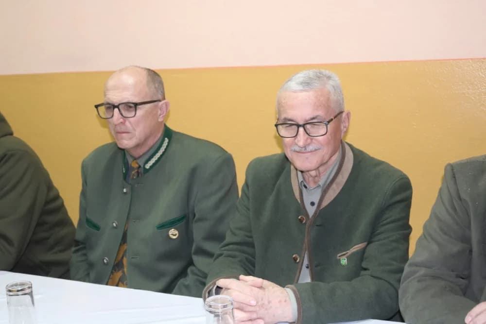 VETOVAČKI LOVCI: Franjo Lukačević, Vlado Svoboda i Jakob Bodolović primili plakete za 50 godina lovačkog staža