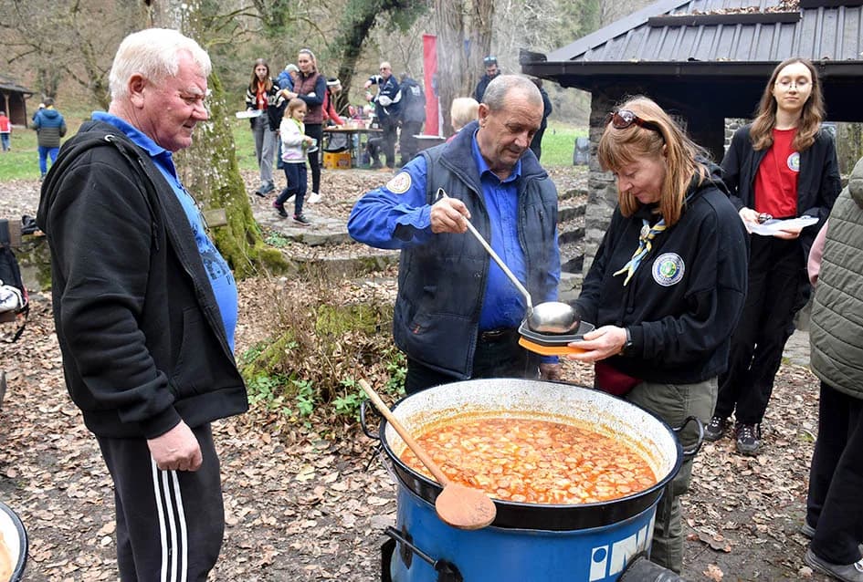 Izviđači kao vjerni pratitelji Papučkih jaglaca pozdravljaju dolazak proljeća