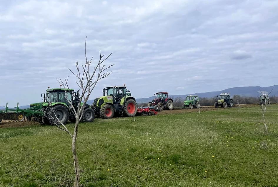 KAPTOLAČNI SAMI UREĐUJU POLJSKE PUTOVE: Od sada osobnim automobilom do njive