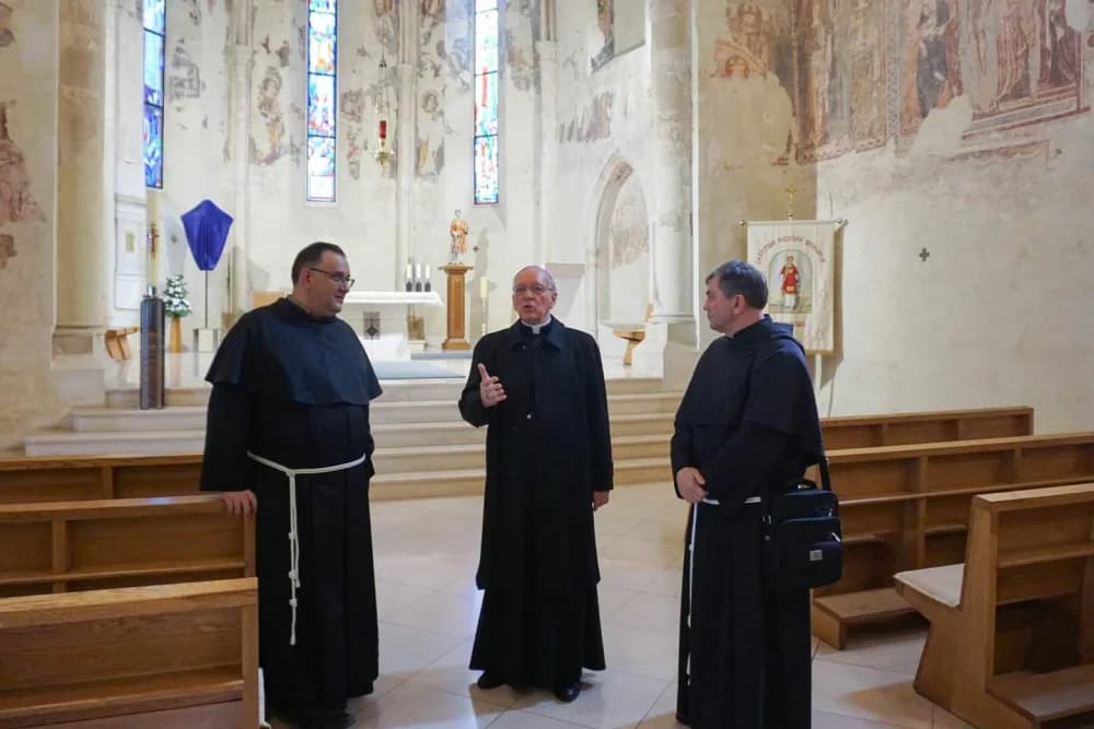 [FOTO] Prvi susret novoimenovanog i dosadašnjeg požeškog biskupa