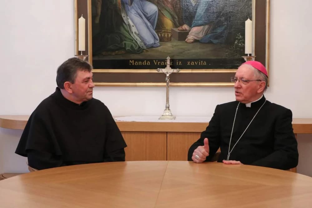 [FOTO] Prvi susret novoimenovanog i dosadašnjeg požeškog biskupa