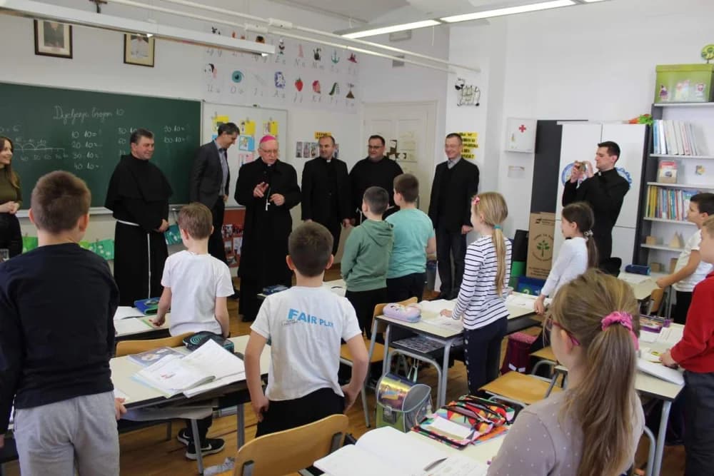 [FOTO] Prvi susret novoimenovanog i dosadašnjeg požeškog biskupa