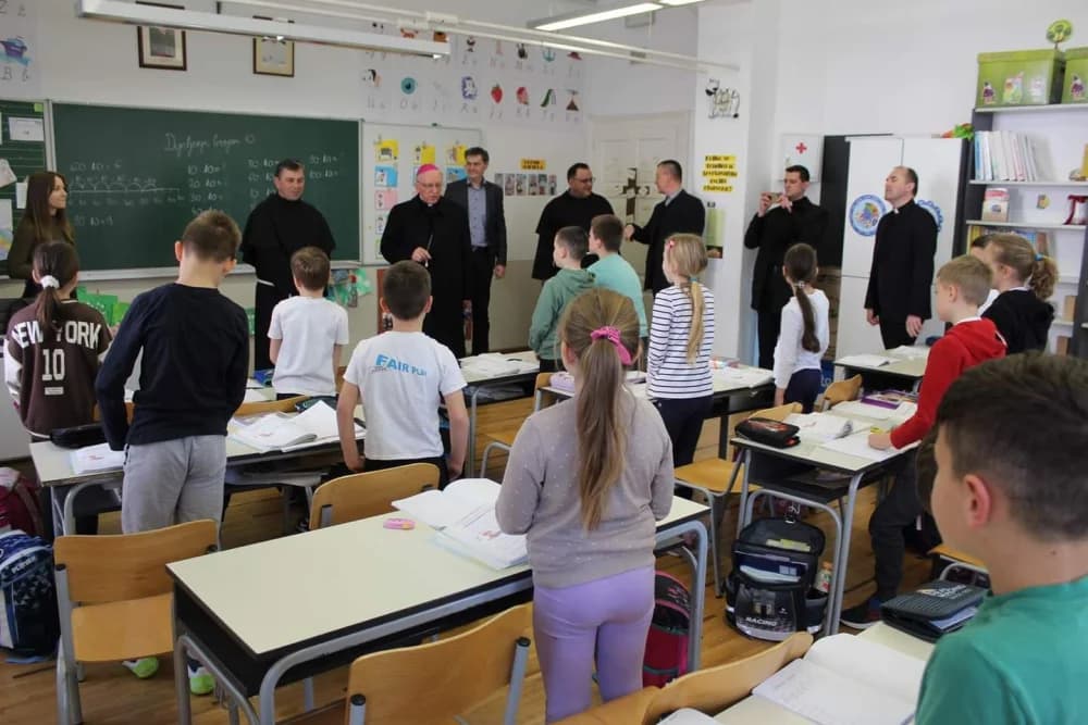 [FOTO] Prvi susret novoimenovanog i dosadašnjeg požeškog biskupa