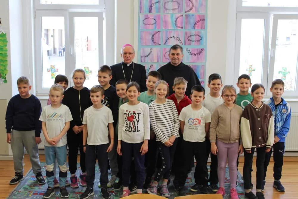[FOTO] Prvi susret novoimenovanog i dosadašnjeg požeškog biskupa