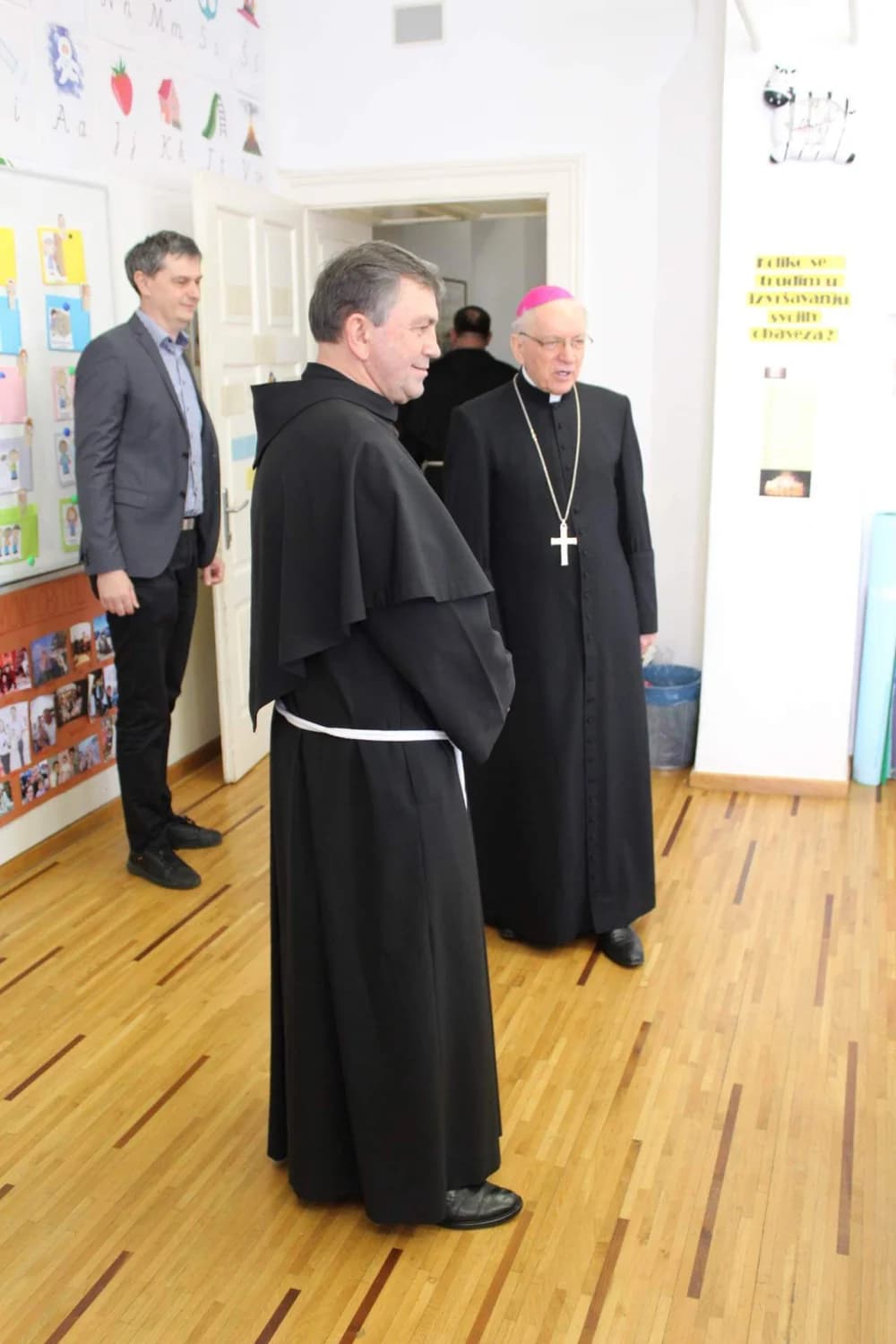 [FOTO] Prvi susret novoimenovanog i dosadašnjeg požeškog biskupa