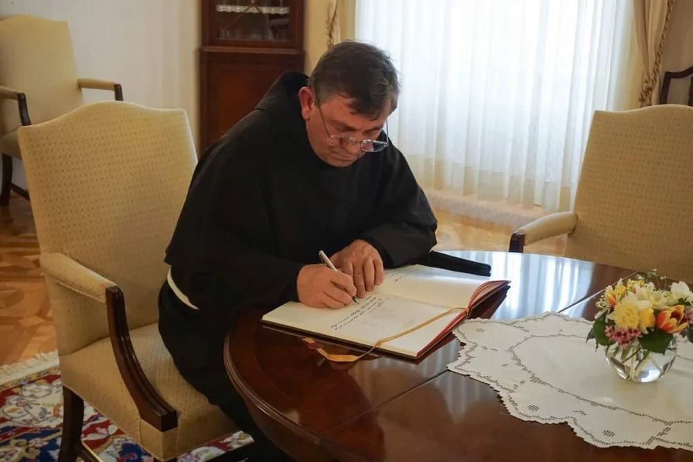 [FOTO] Prvi susret novoimenovanog i dosadašnjeg požeškog biskupa