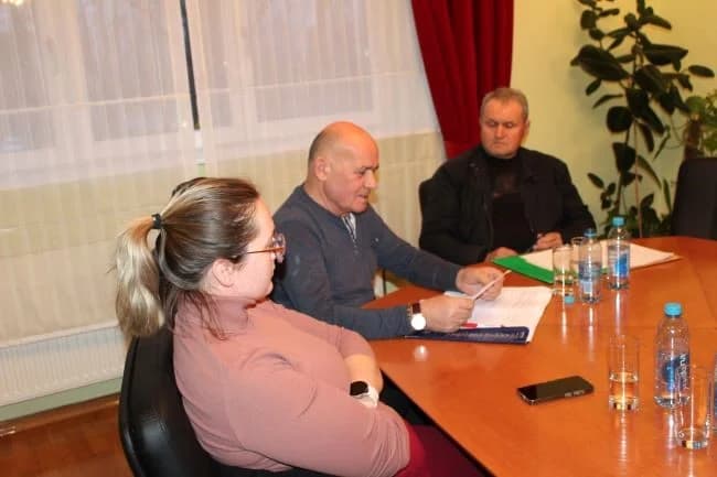 Održana sjednica Gradskog vijeća Pleternice: Na aktualnom satu o nestaloj skulpturi s Trga bećarca