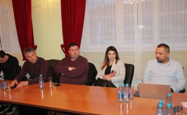 Održana sjednica Gradskog vijeća Pleternice: Na aktualnom satu o nestaloj skulpturi s Trga bećarca