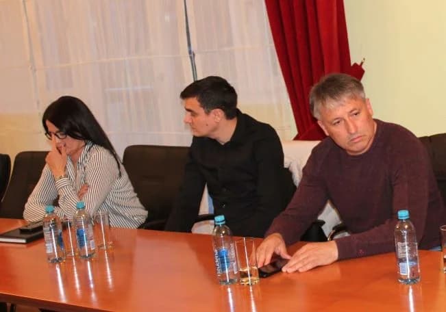 Održana sjednica Gradskog vijeća Pleternice: Na aktualnom satu o nestaloj skulpturi s Trga bećarca