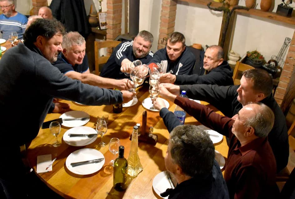 Članovi Udruge Vino-kap iz Kaptola posjetili Vinariju Pavić u Vetovu