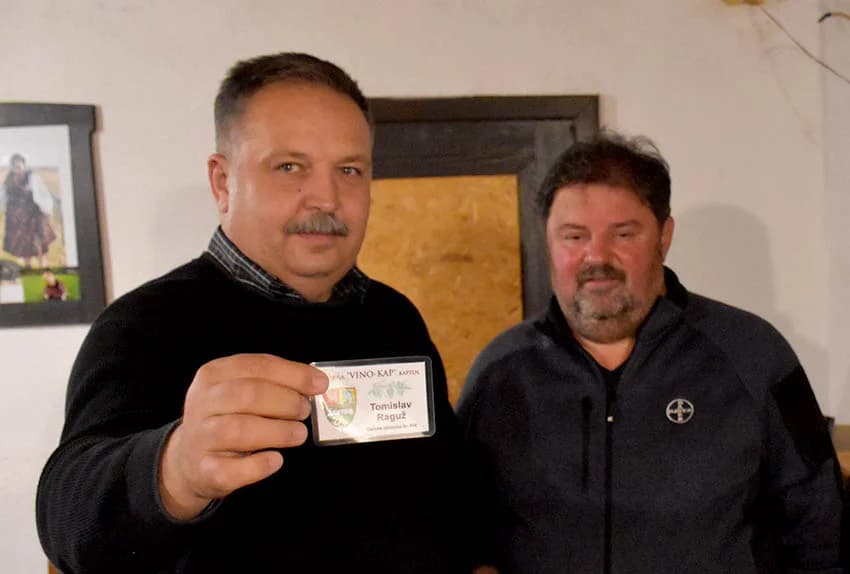 Članovi Udruge Vino-kap iz Kaptola posjetili Vinariju Pavić u Vetovu